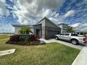 Building Photo - 10230 SW Orana Dr