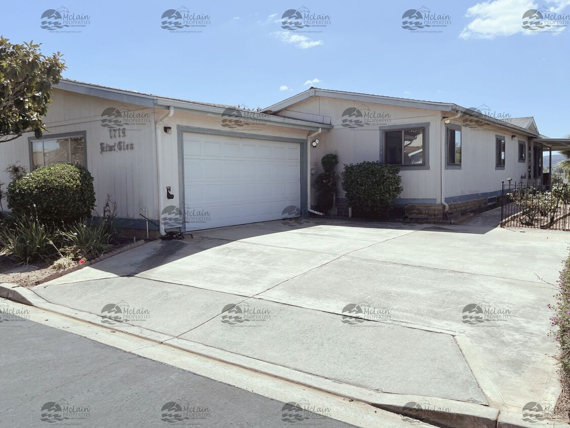 Foto principal - Charming 2 Bed 2 Bath Home In Escondido Fo...