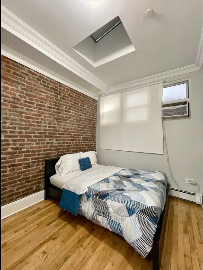 Building Photo - 446 W 50th St