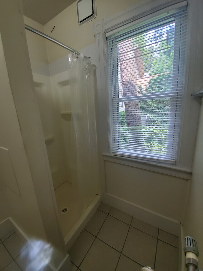 Building Photo - 105-107 N Quarry St