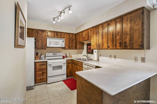 Building Photo - 1 br, 1 bath Condo - 333 M St Apt 211