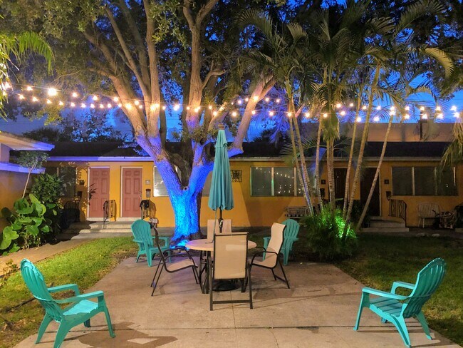 Evening time at The Palms at Young Circle - 2029 Fillmore St