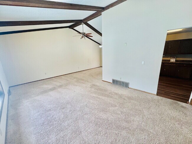 Foto del edificio - "Spacious 4-Bedroom Home in Blaine with 2 Full Baths and Nearly 2,000 Sq Ft of Comfort with 2 flo...