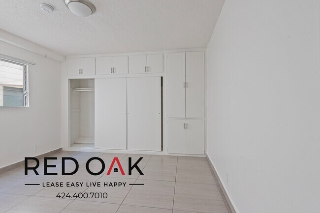 Foto del edificio - Fabulous One Bedroom with Sunlit, Open Flo...