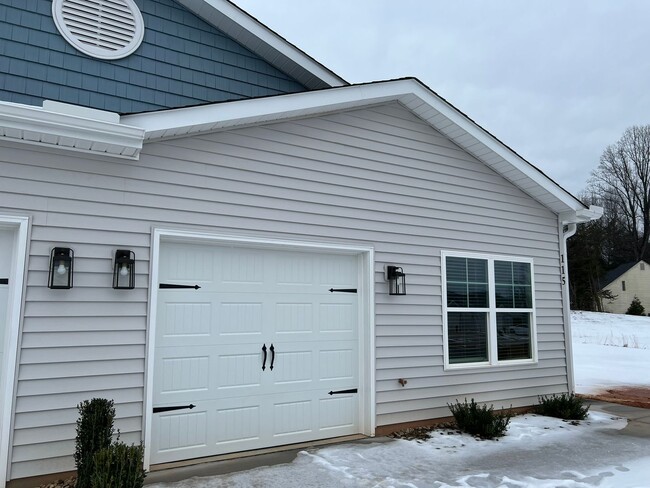 Building Photo - 115 Brawley Villas Pl