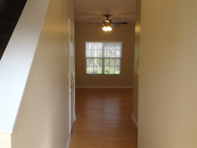 Building Photo - 9149 Glenashley Dr