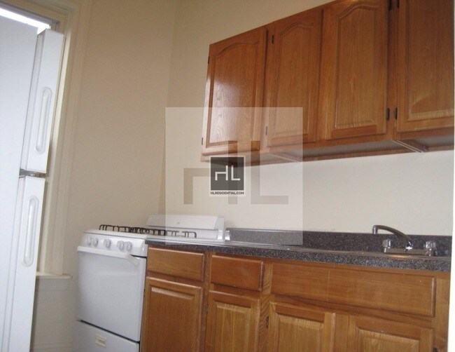 Building Photo - 833 Saint Johns Pl