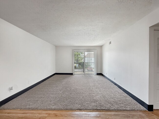 Foto del edificio - RENTAL SPECIAL FOR LIMITED TIME Deposit $0...