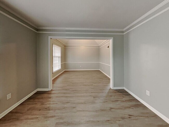 Foto del edificio - 9900 Taylor Dr