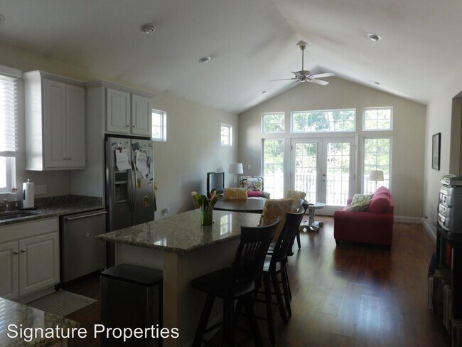 Building Photo - 512 Borden Rd