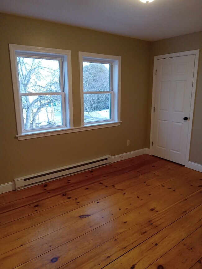 Building Photo - 58 Maple St