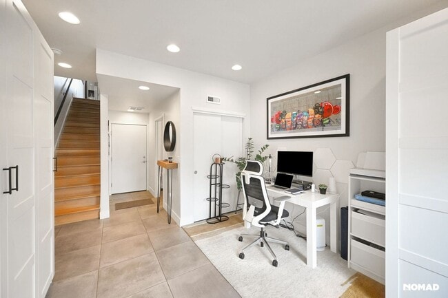 Foto del edificio - Modern 2-Bedroom Townhome with Rooftop Ret...