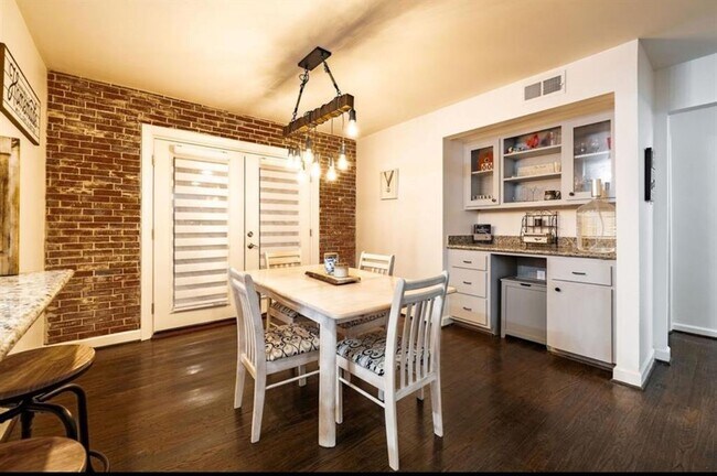 Building Photo - 10305 Bassoon Dr