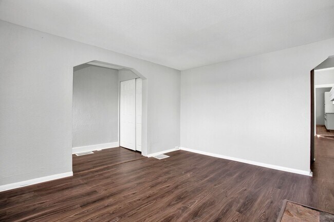 Foto del edificio - Updated 3 Bedroom 1 Bath with Off Street P...