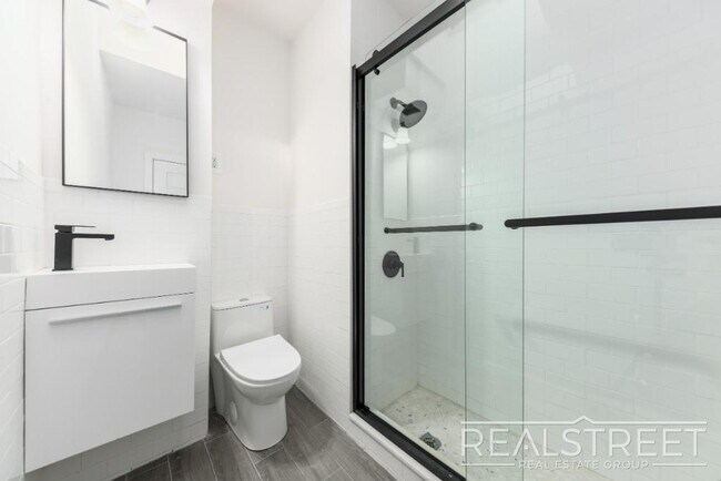 Foto del edificio - Renoavted 3 bed near YU campus in Washington Heights!