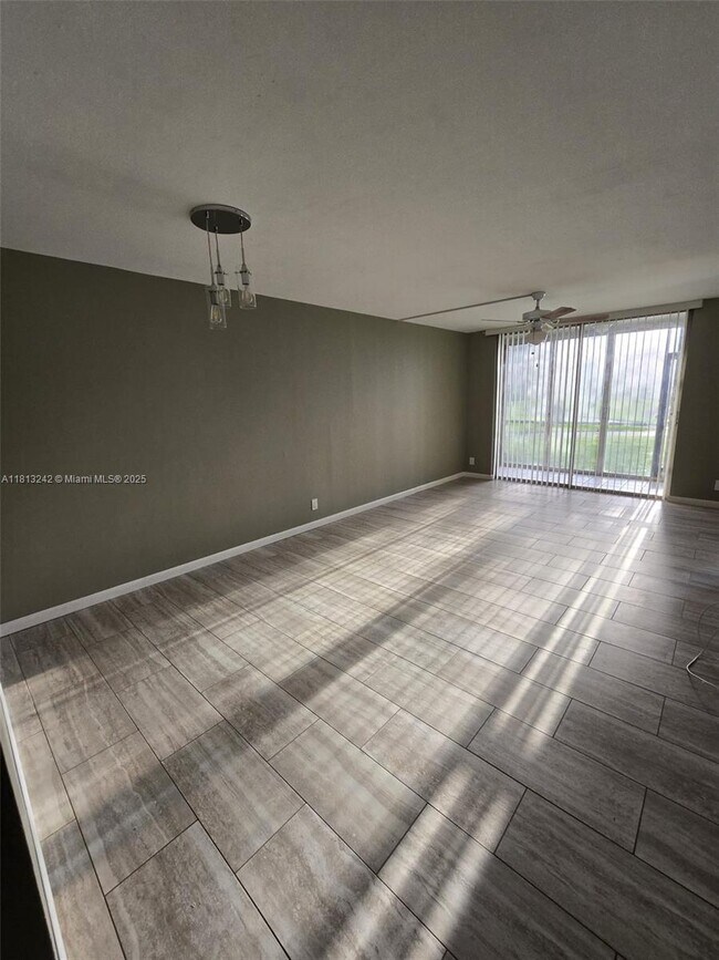Foto del edificio - 7960 NW 50th St