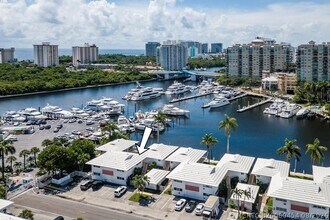 Building Photo - 2760 Yacht Club Blvd