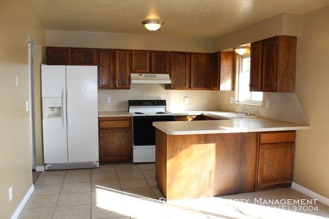 Building Photo - Great 4 Bed, 2 Bath Clearfield Home