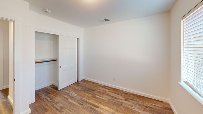 Building Photo - Azucena, 8400