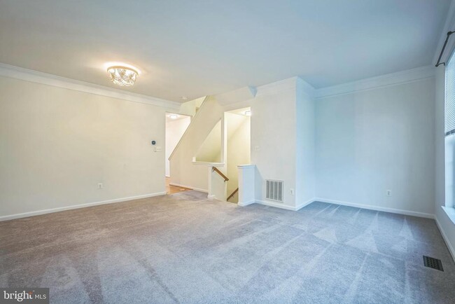 Building Photo - 13013 Park Crescent Cir