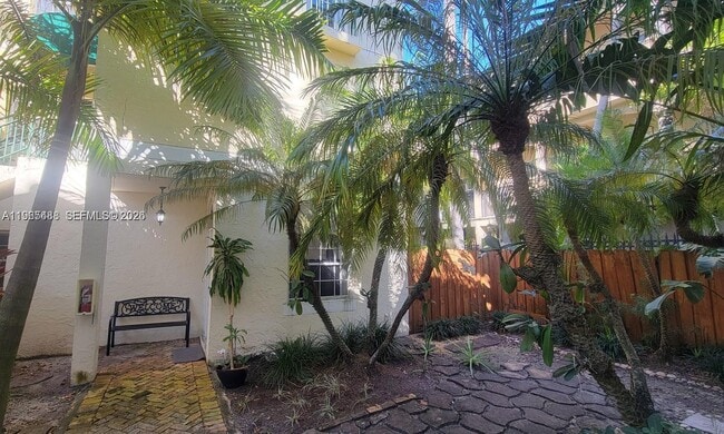 Foto del edificio - 3356 Bird Ave