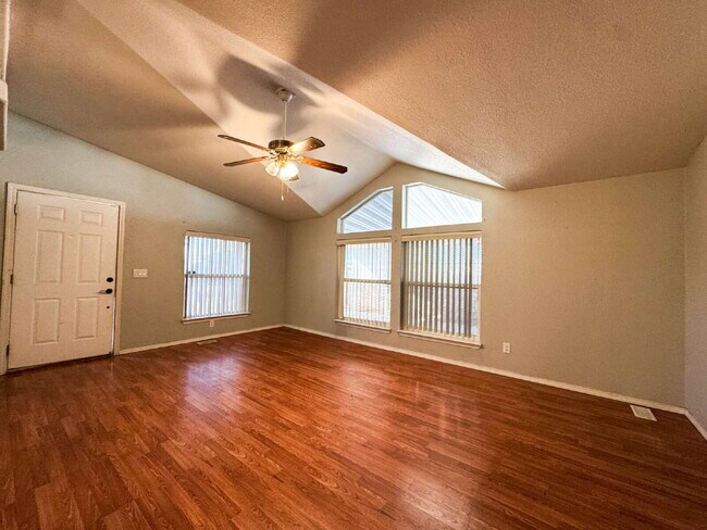 Foto del edificio - "Well-Maintained 3-Bed, 2-Bath Home in Foothills"!