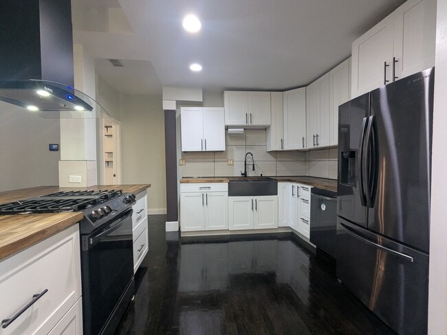 Foto del edificio - 6814 N Ashland Blvd