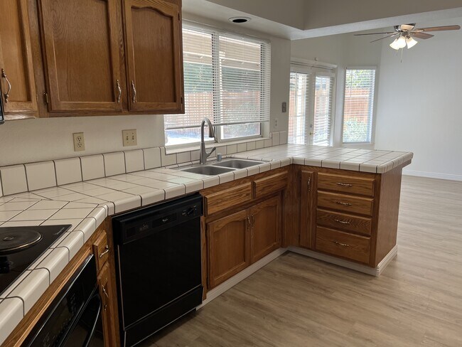 Foto del edificio - 14009 Christella Ct