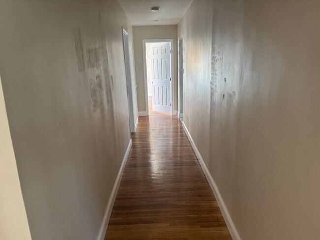 pasillo - 10821 Otsego St