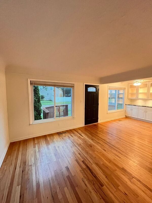 Building Photo - 425 N Minerva Ave