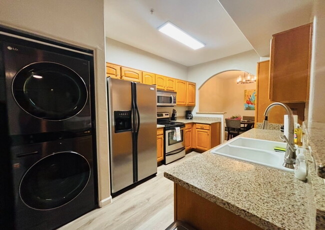 Building Photo - "Fully furnished 2-bedroom 2 bath Condo"