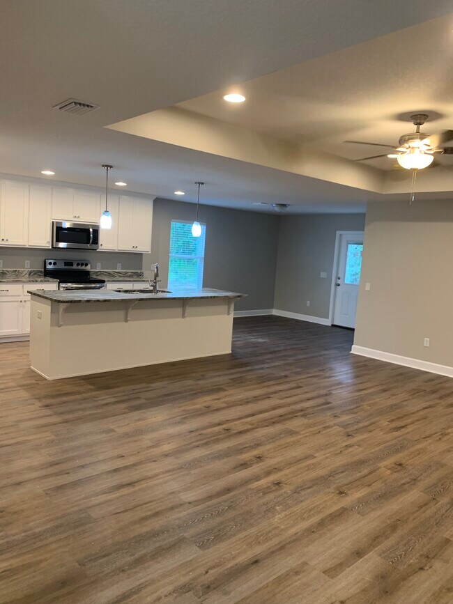 Open floor plan living space - 2539 Volusia Ave