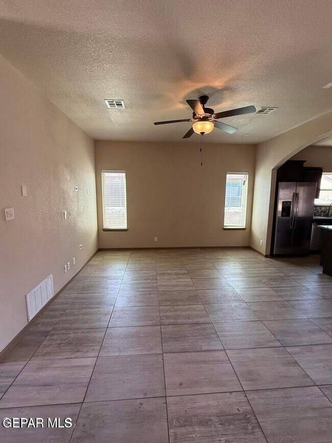 Foto del edificio - 4941 Ruben Soto