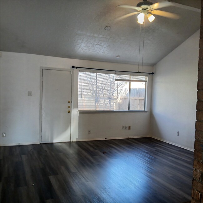 Building Photo - 5434 Parkridge Dr