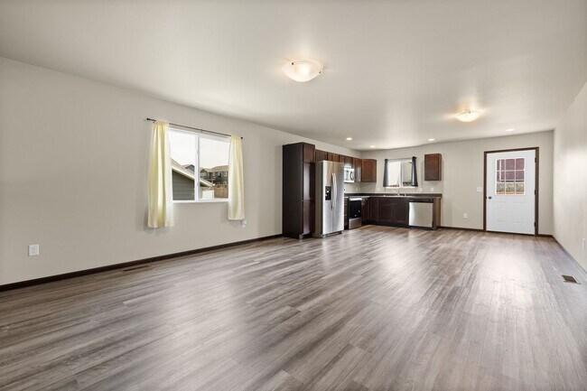 Foto del edificio - 4 BED | 2 BATH | DOUBLE GARAGE | RAPID VALLEY