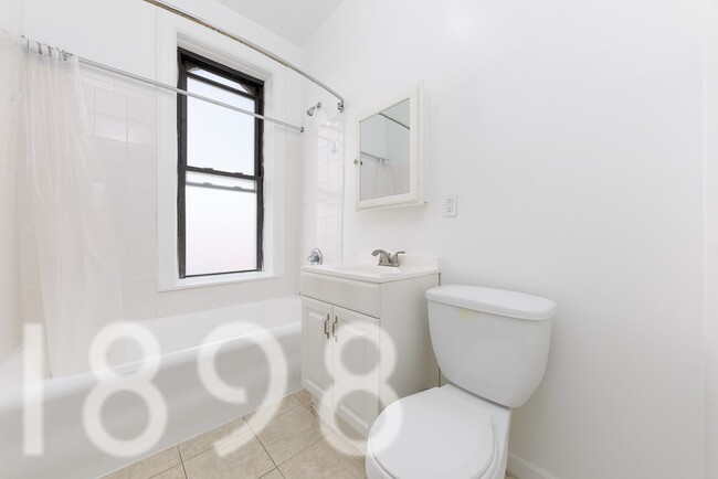 Baño - 47-05 45th Street