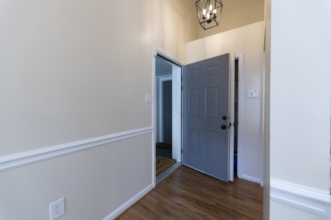 Building Photo - 14200 Wolf Creek Pl