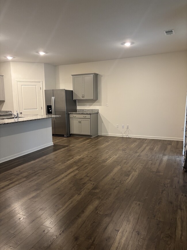 Building Photo - 46 Colonial Cv