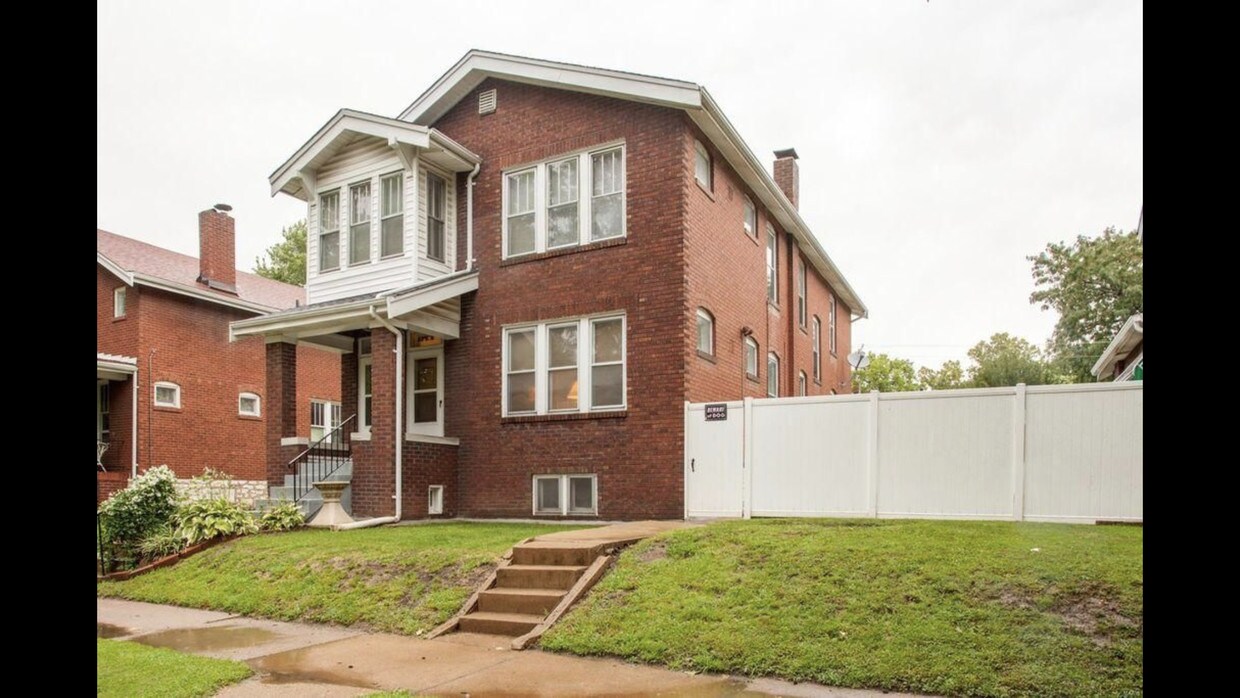 Front exterior - 5245 Murdoch Ave