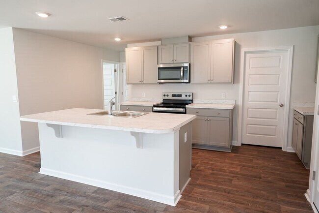 Foto del edificio - Available Now!