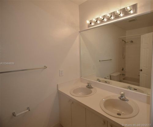 Foto del edificio - 1374 SW 106th Ave