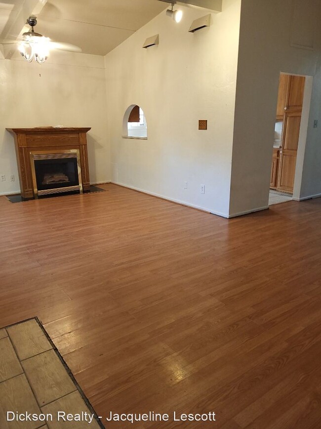 Building Photo - 3 br, 1 bath House - 13391 Mount Hood Street