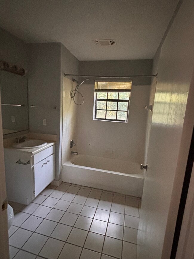 Foto del edificio - 821 W Edgemont Ave
