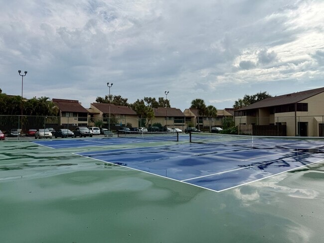 Building Photo - North St. Pete 2/2 condo