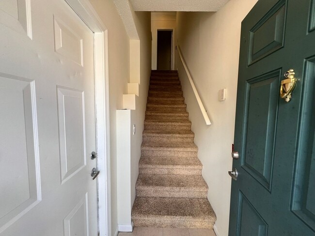Building Photo - Perfect apartment waiting for you!