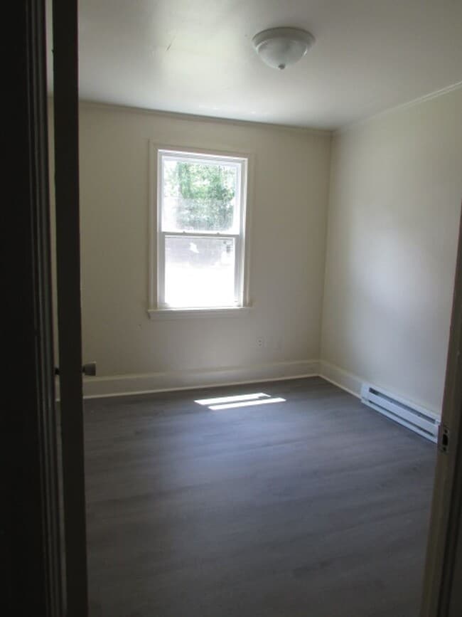 Building Photo - Renovated Three Bedroom/One Bath