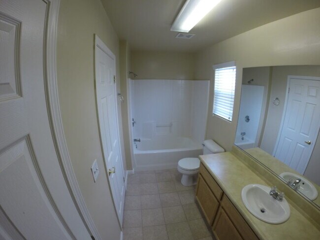 Foto del edificio - 657 Clover Meadow Ct