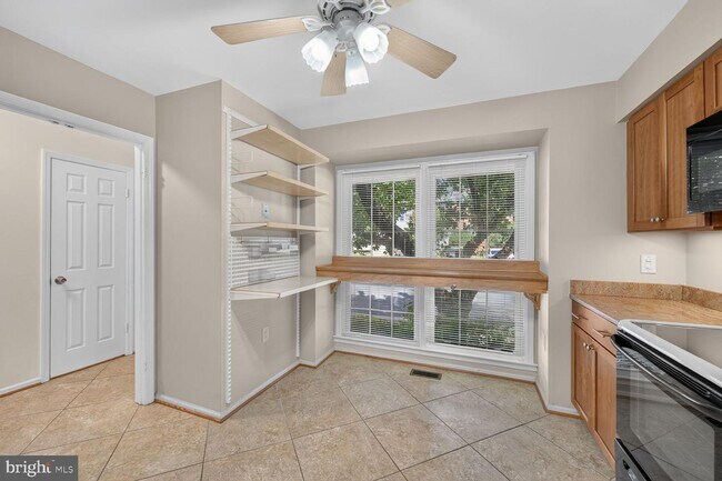 Building Photo - 5619 Ridge View Dr