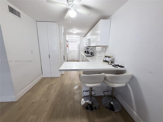 Building Photo - 301 Bonaventure Blvd