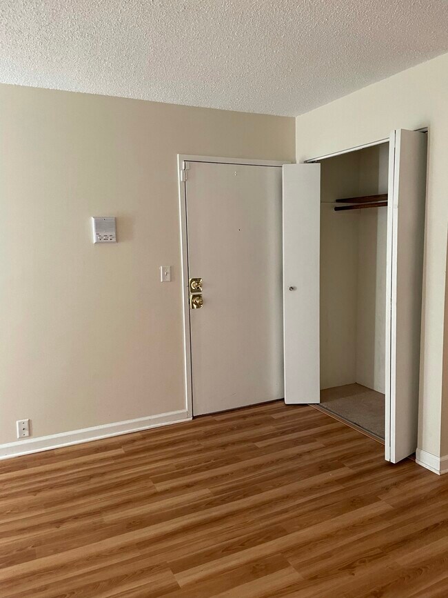 525 Crown St, Meriden, CT 06450 Condo for Rent in Meriden, CT